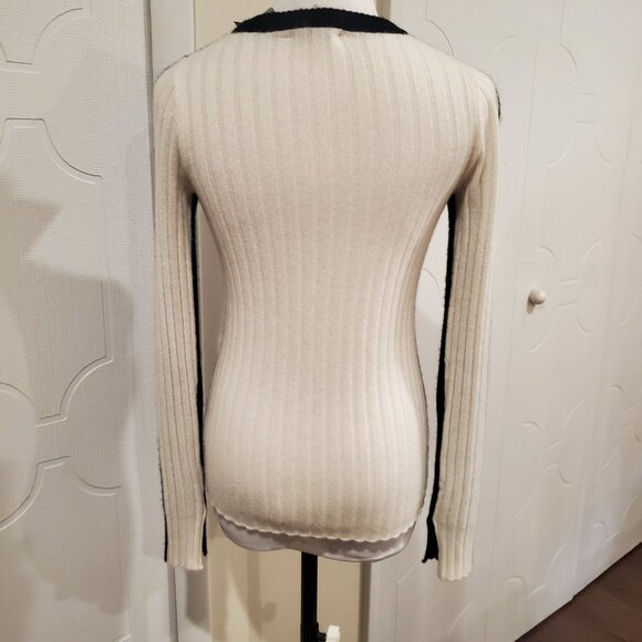 Neiman Marcus Cashmere xs $350 - Picture 3 of 4